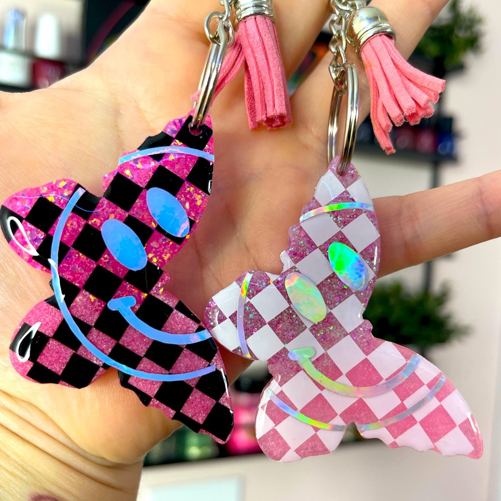 💥2 Smiley 😊 Butterfly Keychains 💖